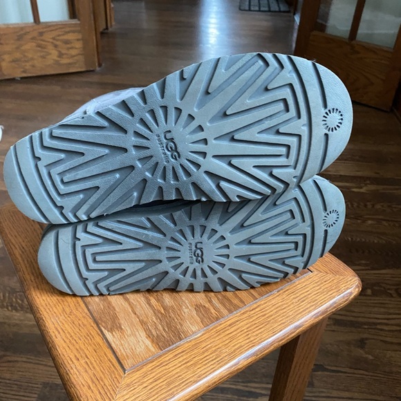 Womens Ugg boots - Picture 4 of 5